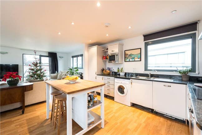 3 Bed available 01.05.2026 no bills included  Main Photo