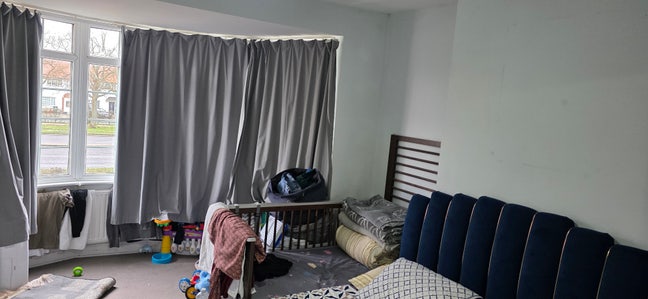 Master bed room available Main Photo