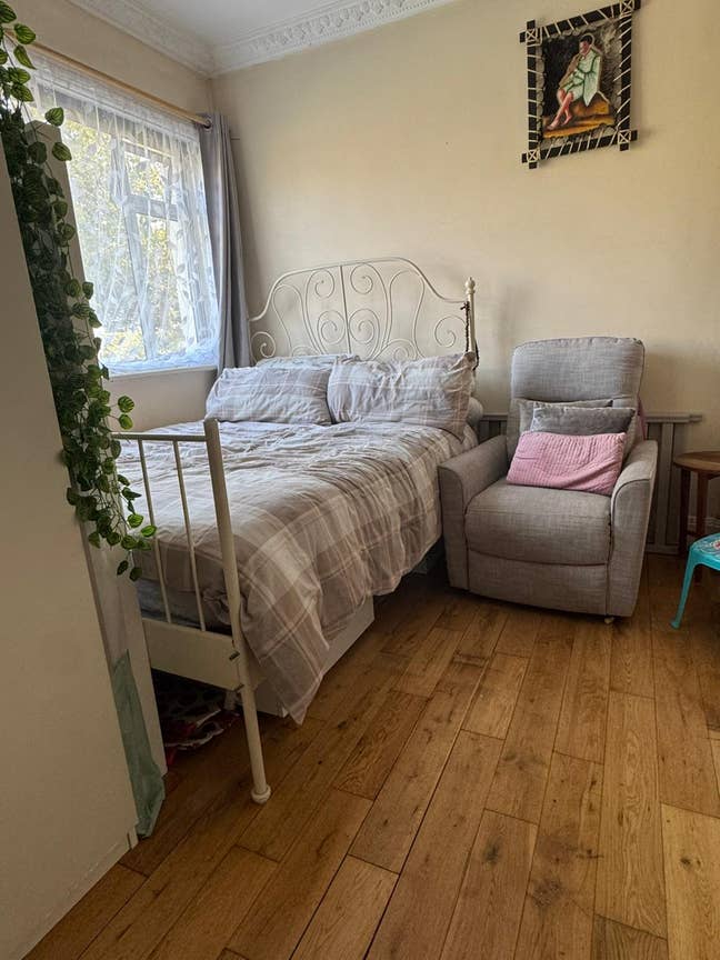 Spacious double bedroom in Acton Main Photo