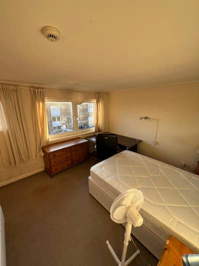 Large double room in Brentwood Main Photo