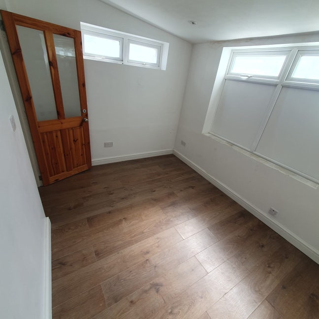 Rooms and shop Main Photo