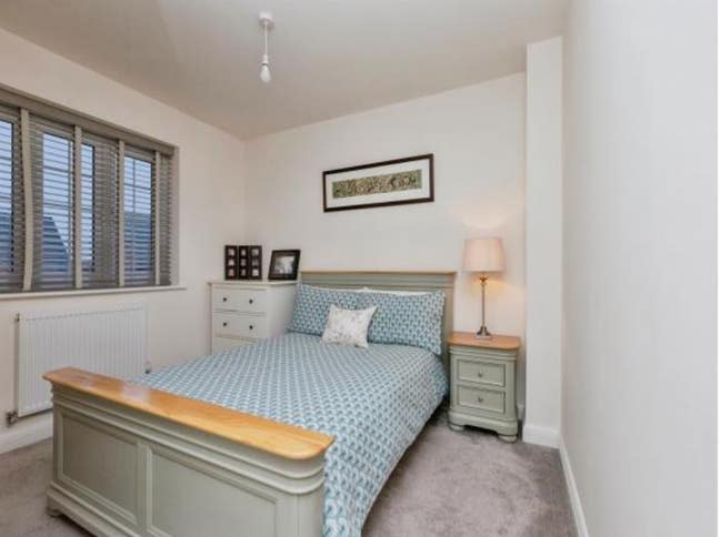 Furnished double bed with en suite Main Photo