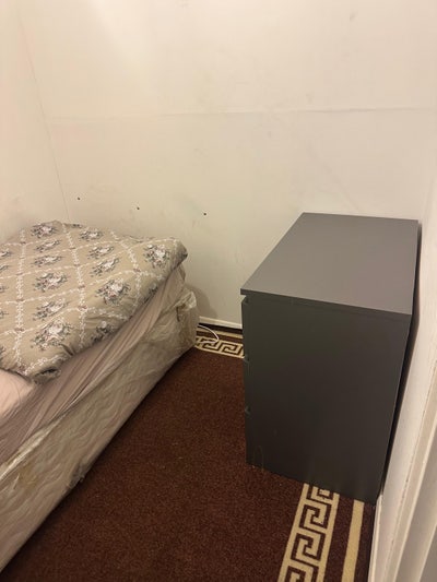 Box room for short let- furnished in Muswell hill Main Photo