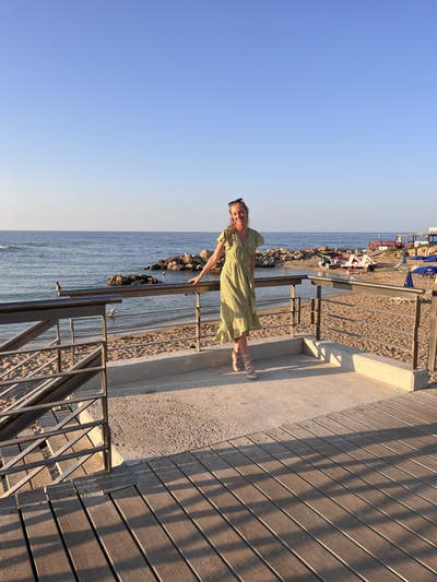 Professional Female seeks a double room Main Photo