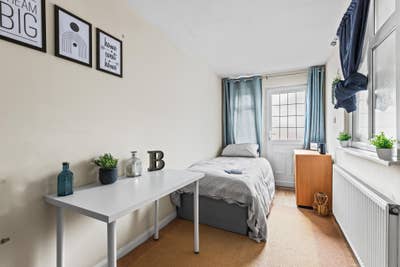 🆕Modern 5-Bed House Share in Feltham Main Photo