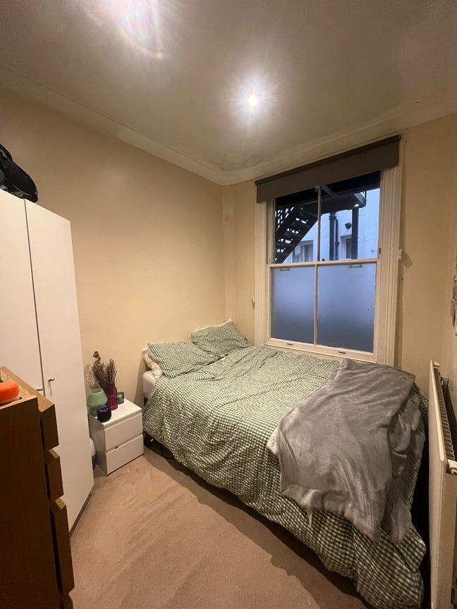 Room Available in Tooting Bec from May to August  Main Photo