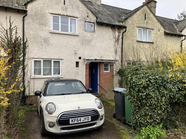 Spacious Double Room in Quiet Nature-Backed Home – Main Photo