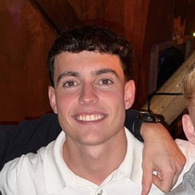 I'm a 22 yr old professional looking to get e... Main Photo