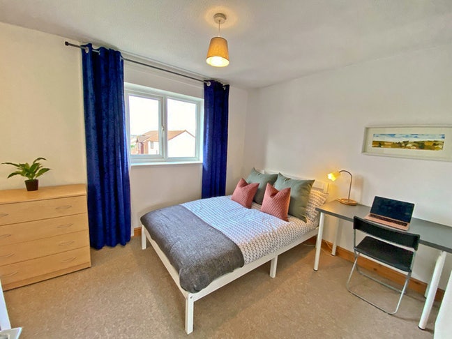 Double room – bills Inc, No Deposit, near Parkway  Main Photo