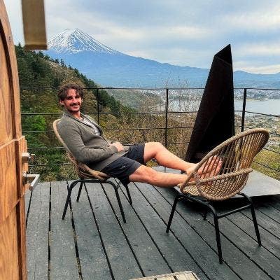 Actor & remote worker looking for a relaxed house  Main Photo