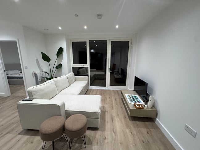 Newly built modern apartment - room for rent Main Photo