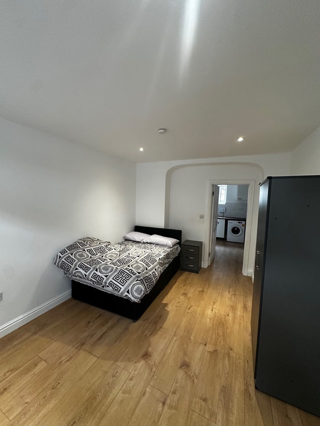 Self contained flats Main Photo