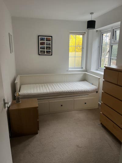 Furnished room in Thames Ditton Main Photo