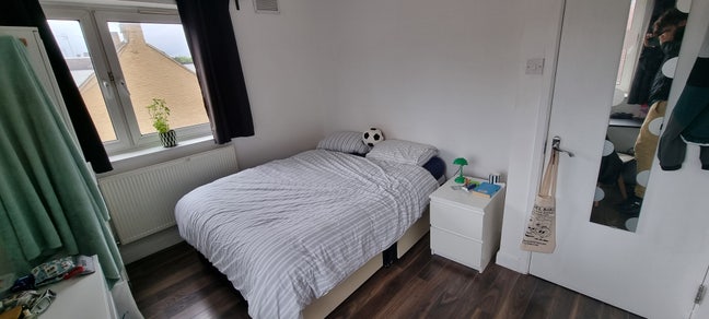 Bright and modern master with balcony Main Photo