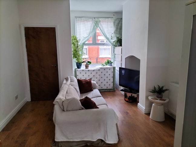 Quiet Clean Friendly Furnished 2 Person Share Main Photo