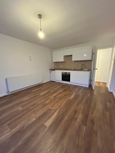 Lovely 3 Beds Flat 10 Mins to Jubilee Line Main Photo