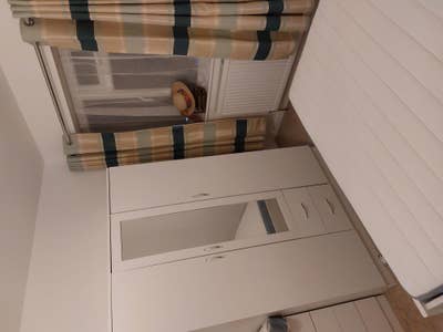 Spacious 2 Dble rooms in a 3 bed semi- quiet area Main Photo
