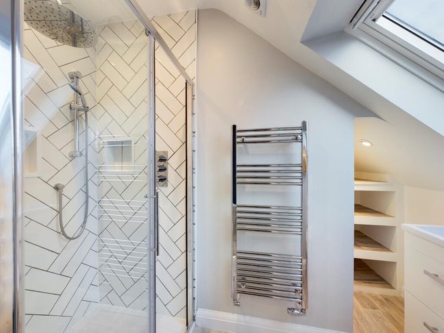 Top Floor Ensuite + Tv & Mini Fridge &pound;975  Main Photo