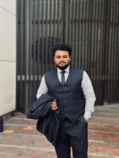 I am a male proffesional aged 24. I am lookin... Main Photo