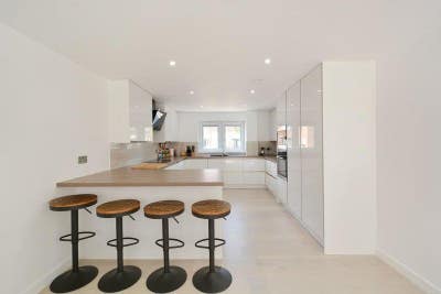 Bright Double in 4Bed H. w/ XXL Living&Garden Main Photo