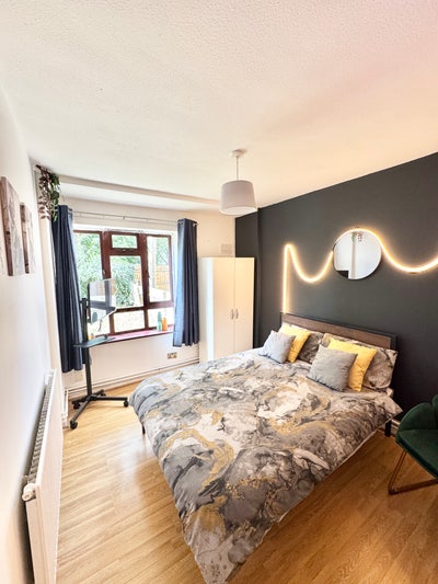 Lovely Room 2 Min from the Station Main Photo