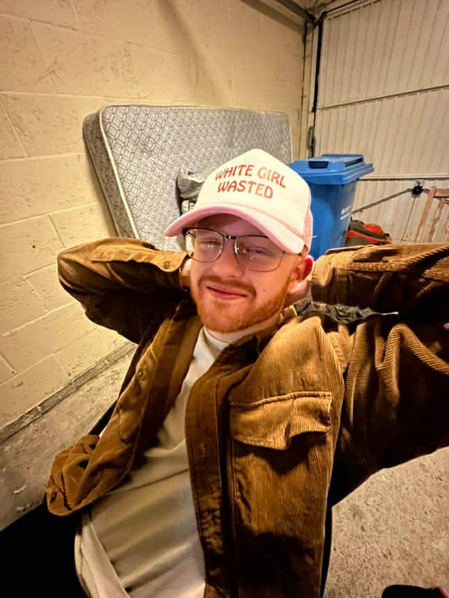 Looking for buddy up / room Main Photo