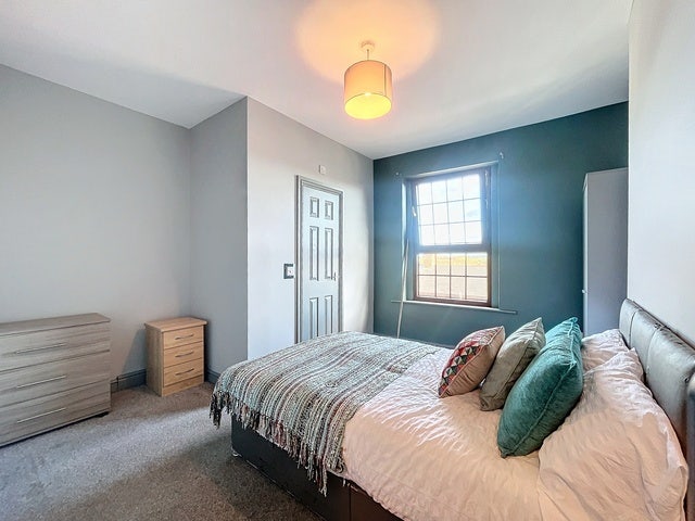 Spacious & Comfortable Rooms –Wombwell Main Photo