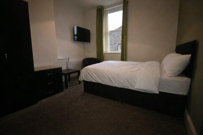 1 Double En Suite  Room Available in L4!  Main Photo