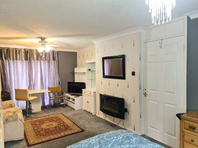 Double & Single room for rent. Main Photo