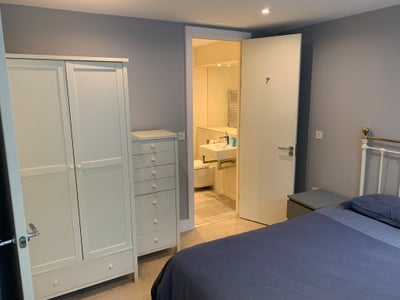 Double bedroom with en-suite shower Main Photo