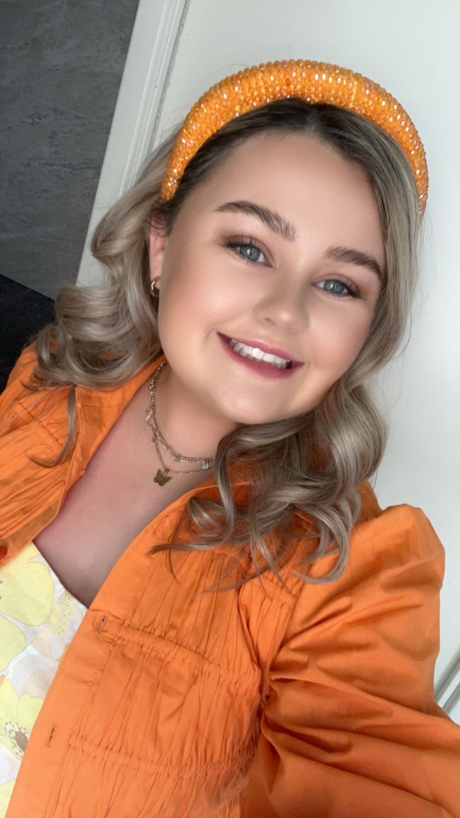 27yo staff nurse looking to rent a room/buddyup Main Photo