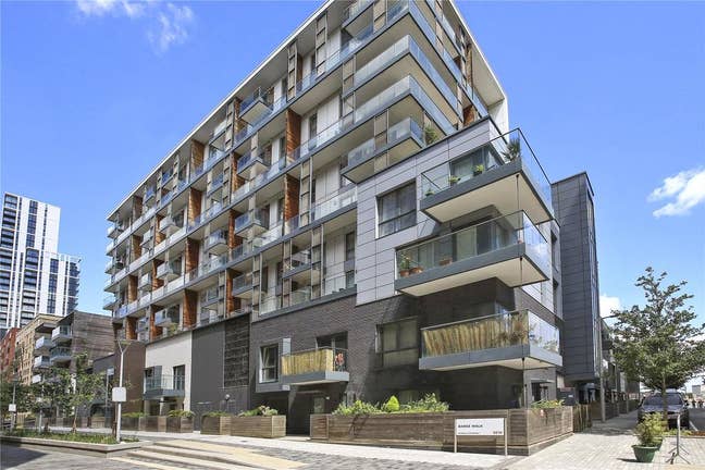 ✨ 3 Bed Flat | XL Balcony Room | North Greenwich ✨ Main Photo