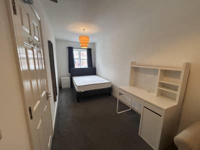 Double Ensuite Furnished Rooms SO14 (57CR) Main Photo