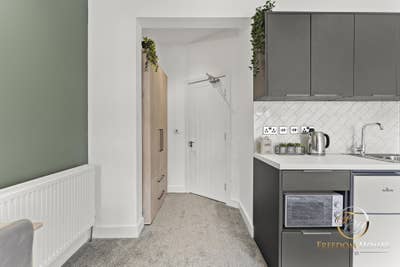 Beautiful Rooms in Oundle Road - PE2 Main Photo