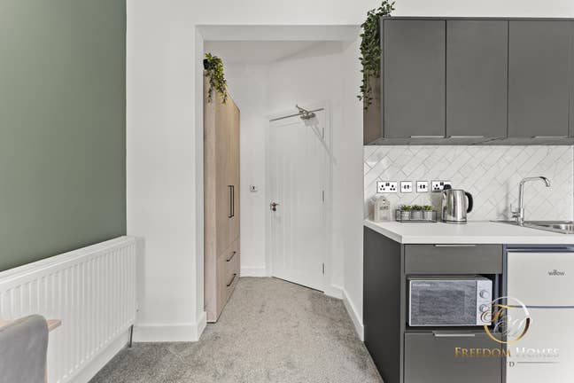 Beautiful Rooms in Oundle Road - PE2 Main Photo