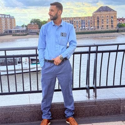 Professional Male seeks a single or double room Main Photo