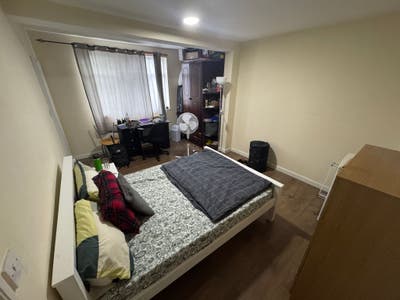 Lovely Double Ensuite Room | 10Min to  Station Main Photo