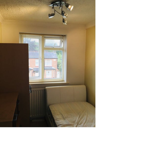 Small single room In Sandhurst  furnished Main Photo