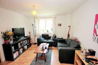 Cozy double room in friendly Bethnal Green flat Main Photo