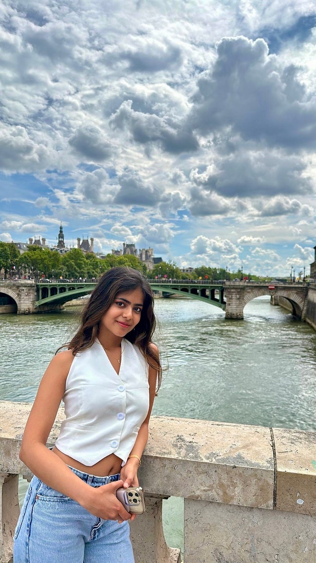 Hi! I’m Krushali, 28, and I work full time ... Main Photo