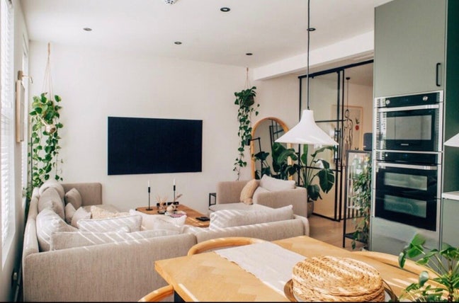 Room Available in Bright, Modern Flat | Apr-Sept Main Photo