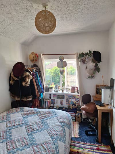 Sunny room in communal houseshare Main Photo