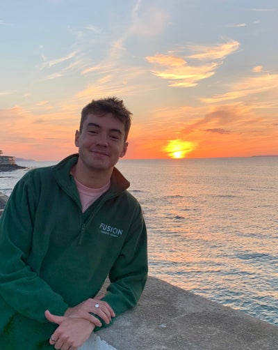 Professional looking for friendly flatshare Main Photo