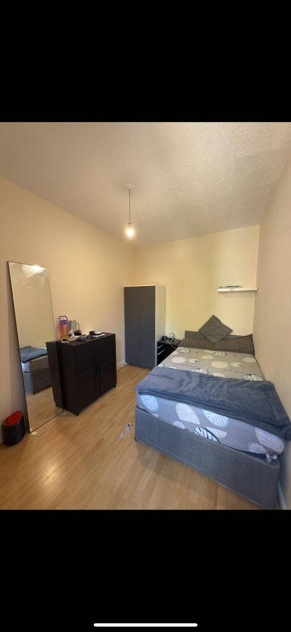 Single furnished room Main Photo