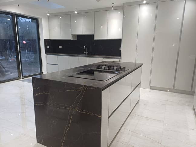 2  double rooms available in a 6 bed house Main Photo