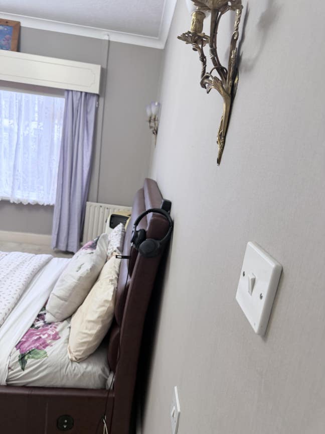 Lovely very spacious room to let  Main Photo