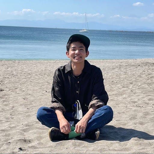 32yo Japanese professional working at art gallery Main Photo