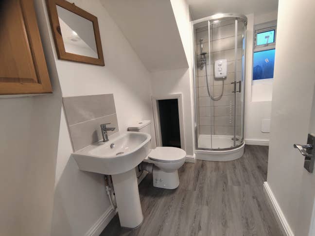 Roundhay Streetlane 1 Bed S/C Flat   Available Main Photo