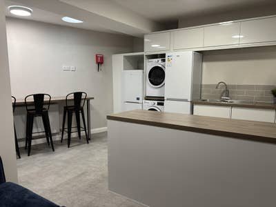 Ensuite in CR0-Patio Vibes & Lots of Parking🪑🏎️ Main Photo