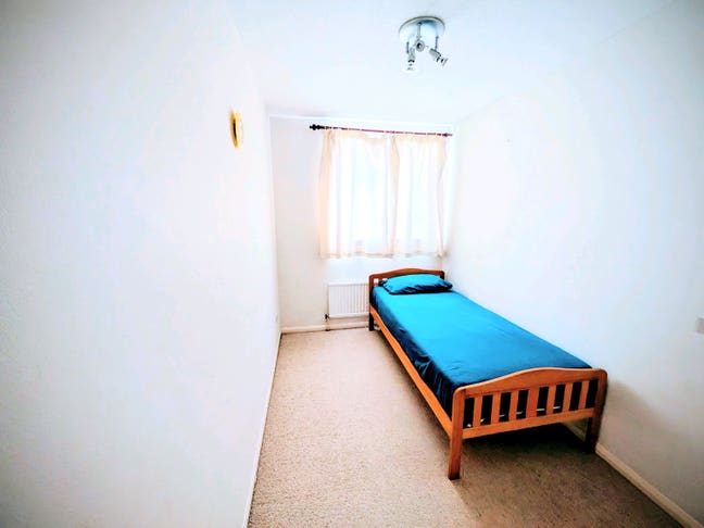 ✨Single &pound;575 – Knaphill Woking Main Photo